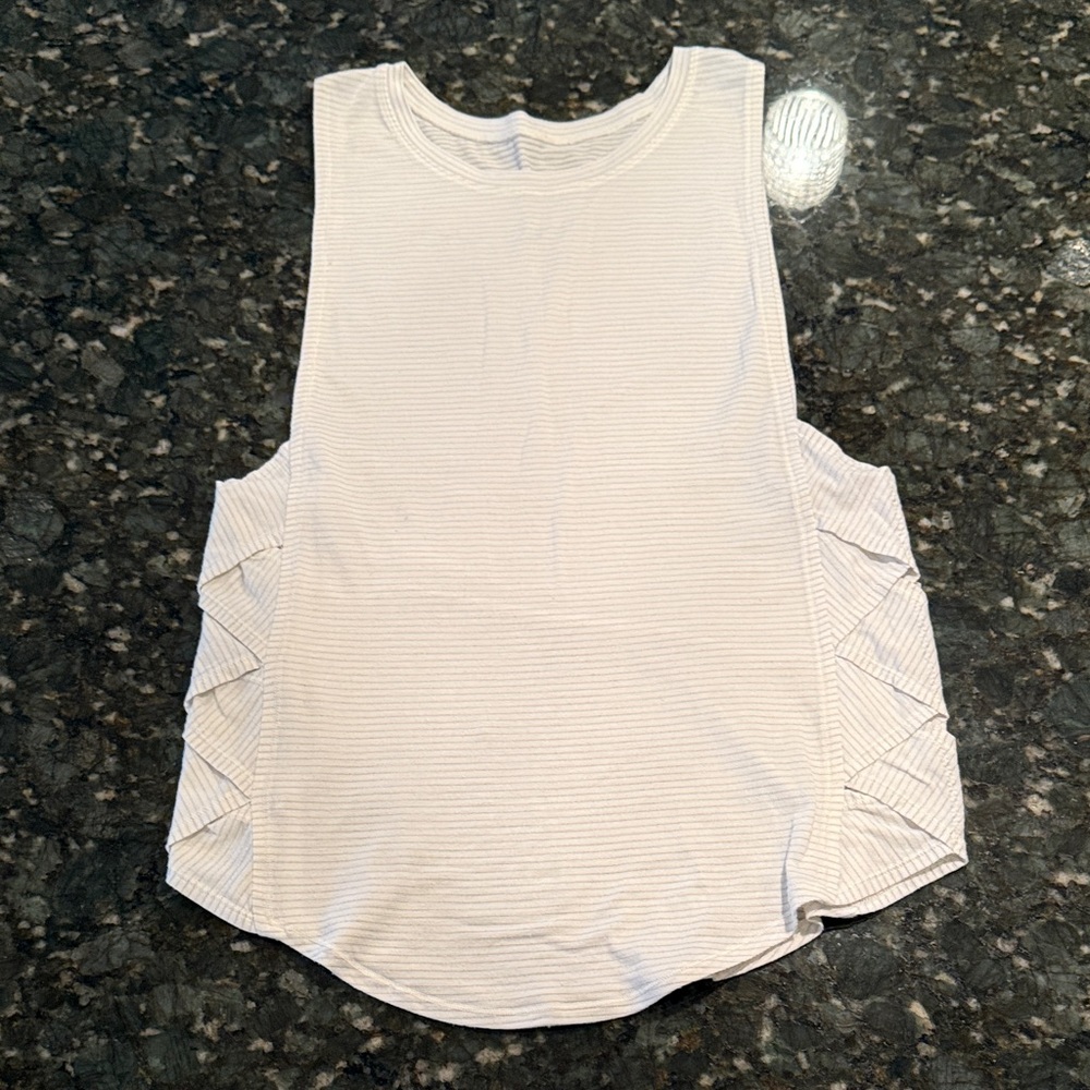 Lululemon Var-City Muscle Tank in Heathered ivory